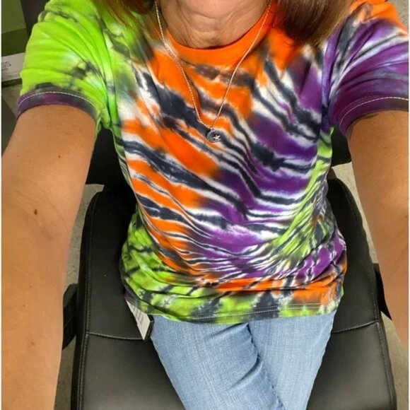 GILDAN Soft Style | Tie-Dye T-Shirt | Color: Purple,Lime,Orange,Black | Size:M - Picture 4 of 5